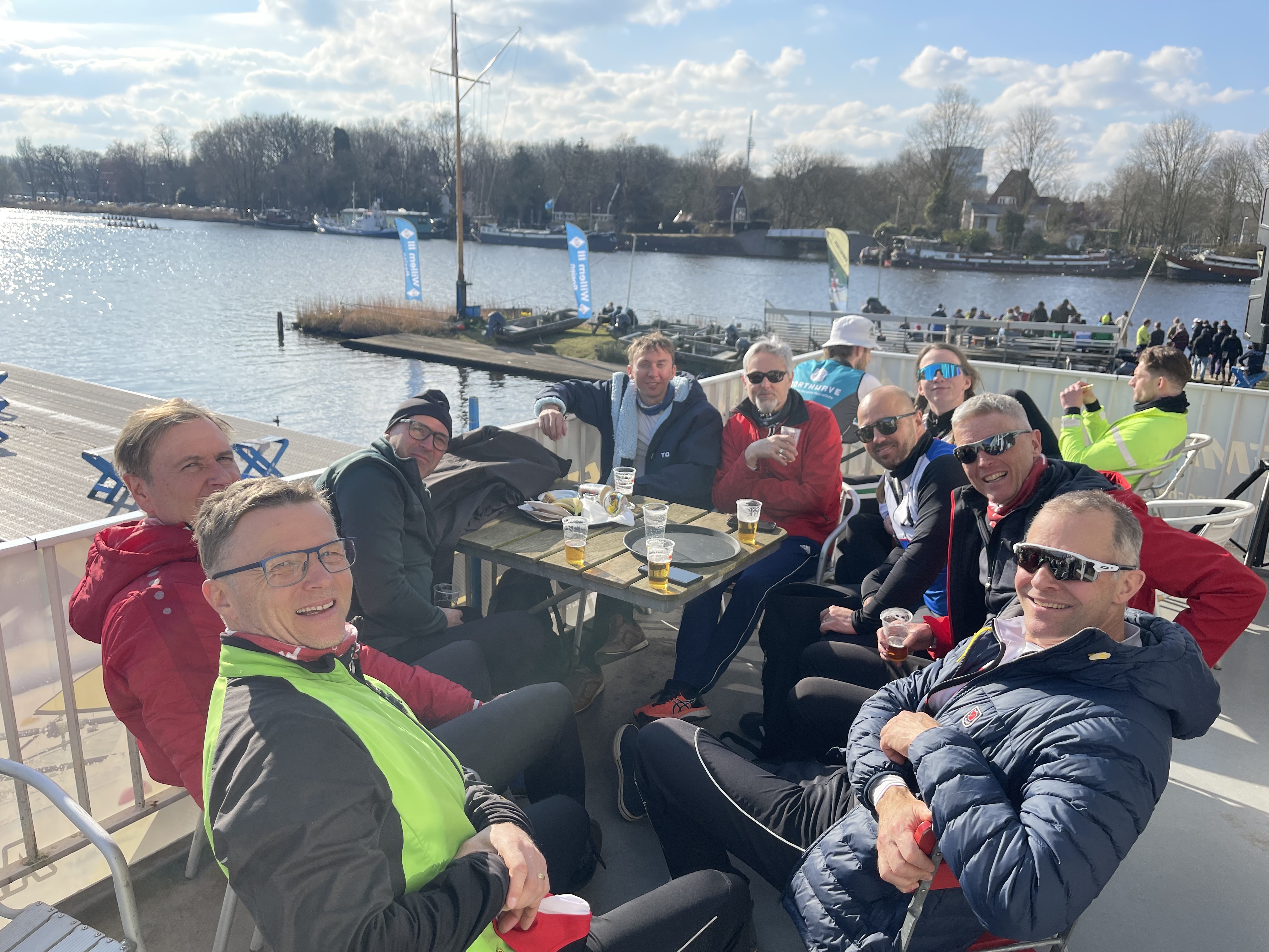 Gemütliches Ausklingen nach dem Rennen – sogenanntes Aprés Row