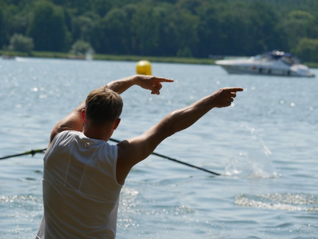 Hier gehts lang. Ohne Navigation vom Ufer aus wären wir gestrandet.