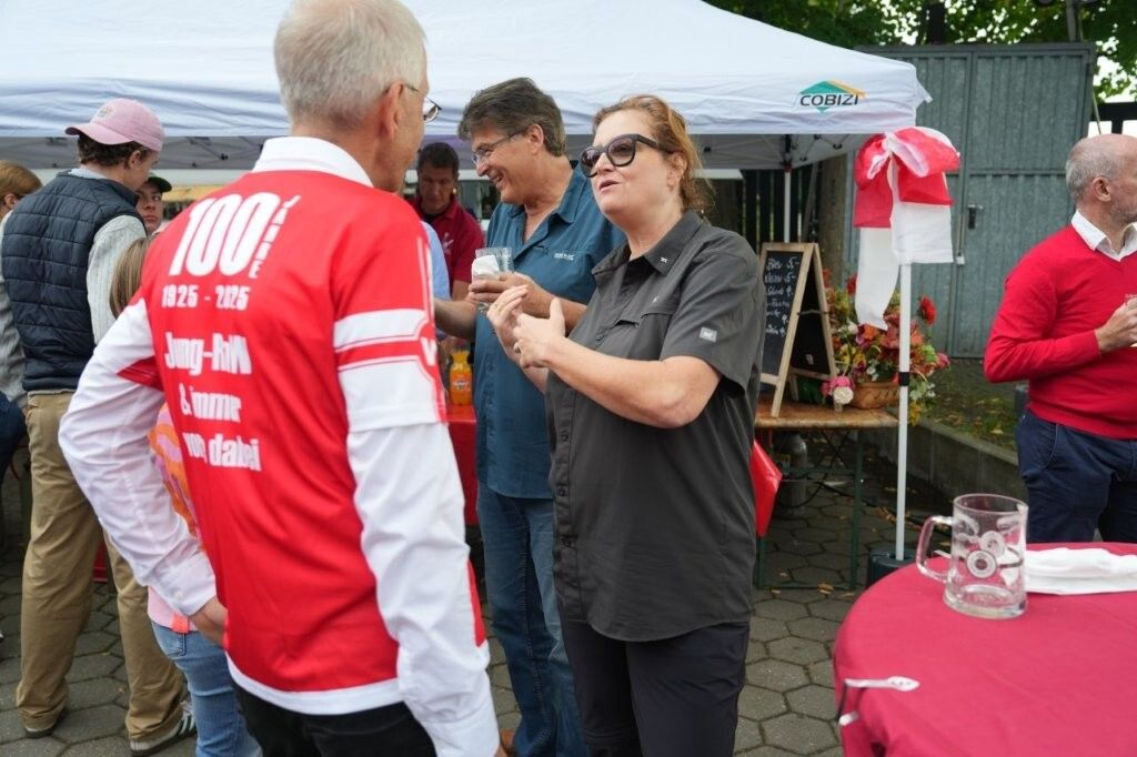 Vorsitzender Jörg Janecke im Gespräch mit der Sportsenatorin.