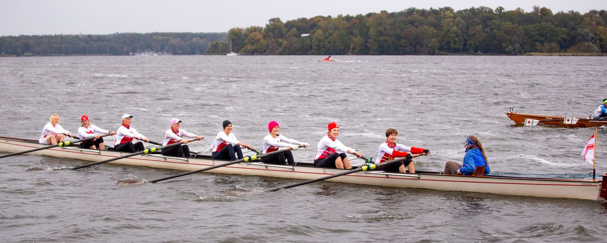 Der DAmen-Achter auf dem Wasser