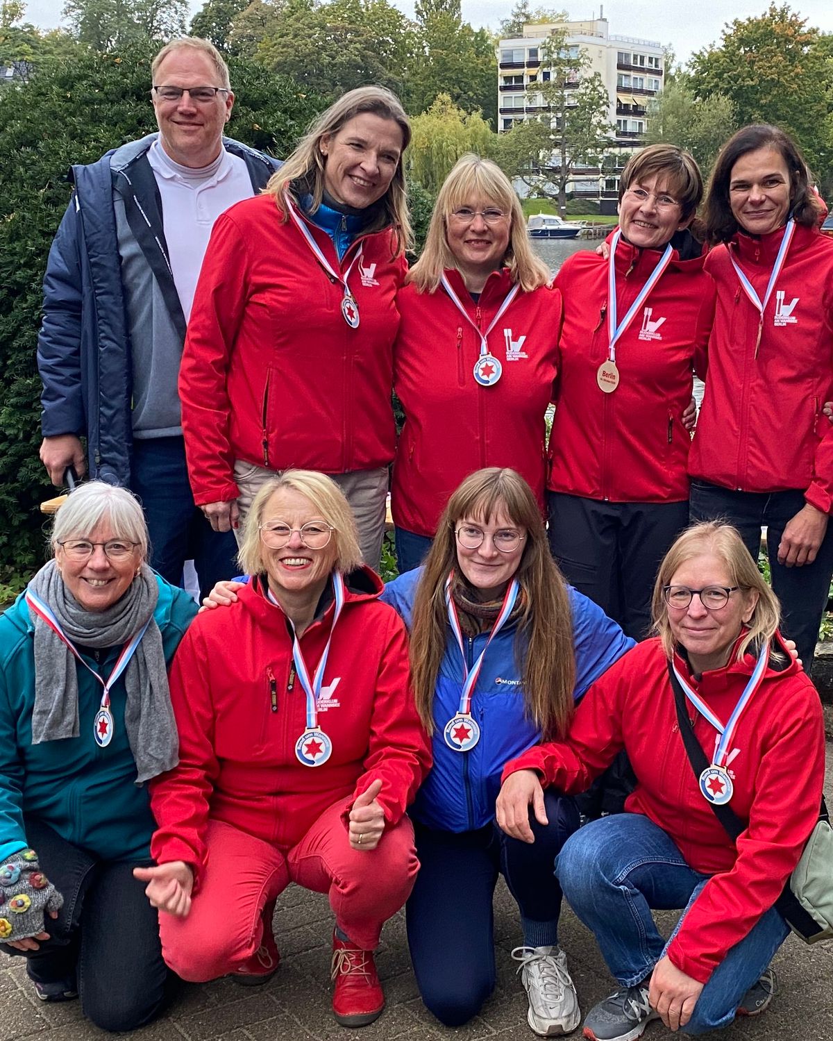 Die Siegerfrauen nach Ihrem Wellenritt