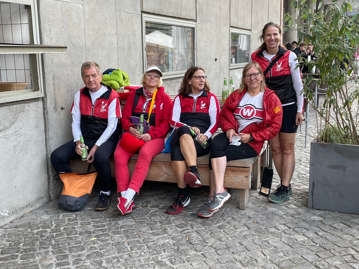 Hungriges Warten auf die Pizza.