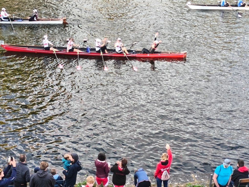 Jubel am Rand und im Boot.