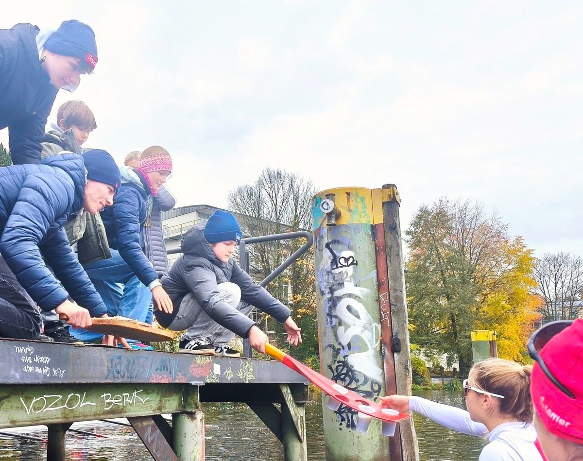 Tee-im-Skull-Übergabe.