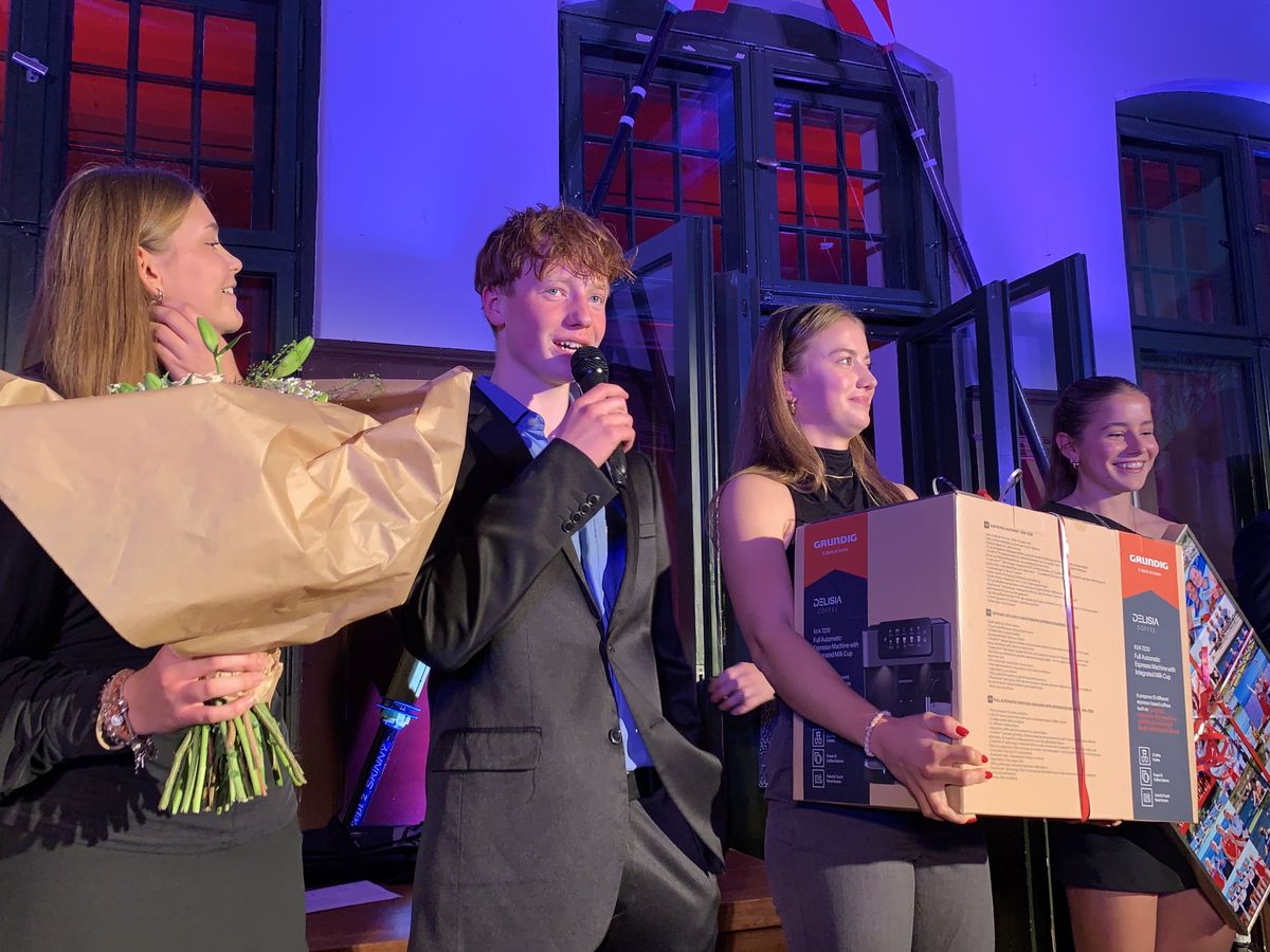 Die Aktiven aus dem Leistungssport schenken den Trainern eine Kaffeemaschine