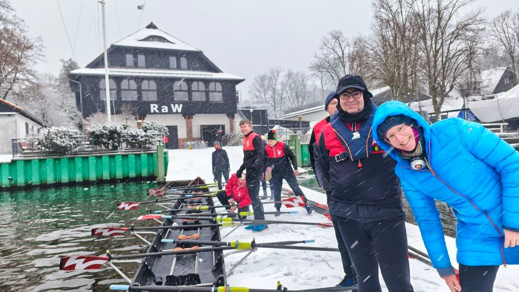 Das Silvesterboot am Steg vor dem Ablegen